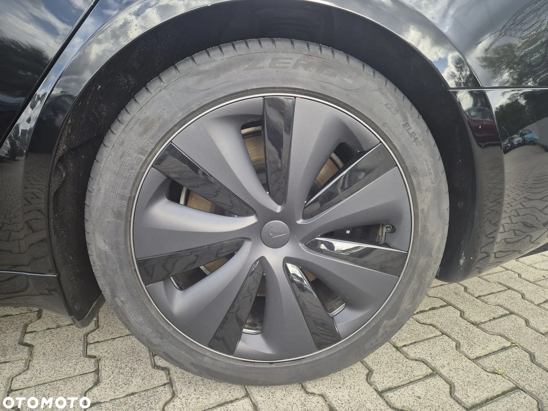Tesla Model S Plaid - 10