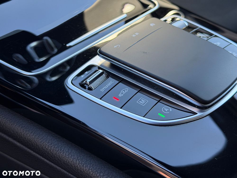 Mercedes-Benz GLC 220 d 4Matic 9G-TRONIC AMG Line Plus - 11