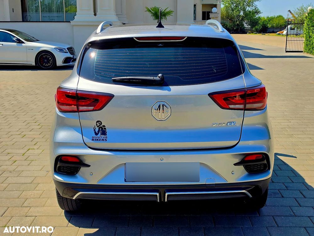 MG ZS EV - 8