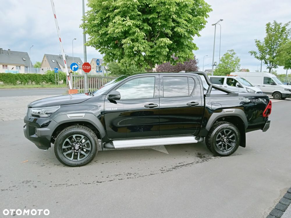 Toyota Hilux 2.8 D-4D Double Cab Invincible 4x4 - 2