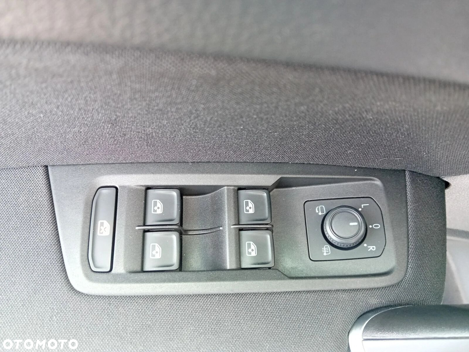 Volkswagen Touran 2.0 TDI BMT Comfortline DSG - 25