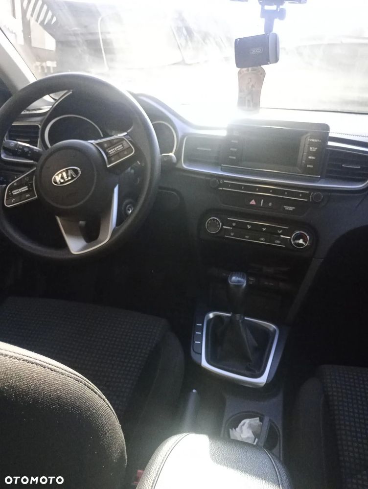Kia Ceed 1.4 L - 6