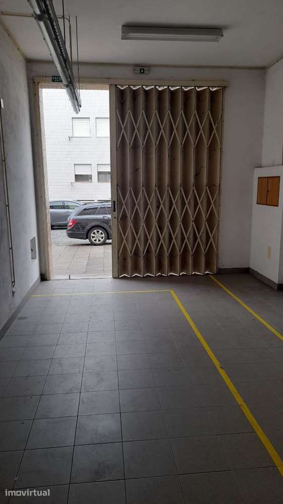 Armazém no centro de Barcelos - Grande imagem: 2/4