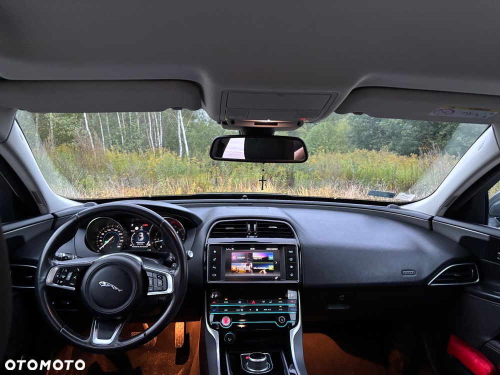 Jaguar XE 2.0 D Prestige - 14