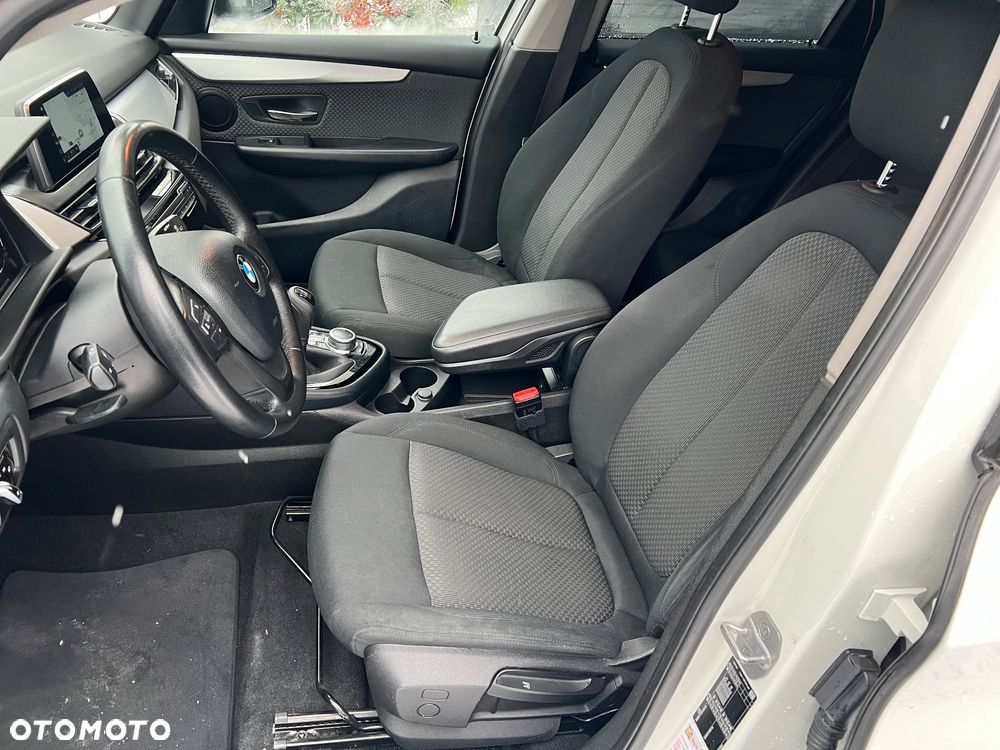 BMW Seria 2 216d Sport Line - 12