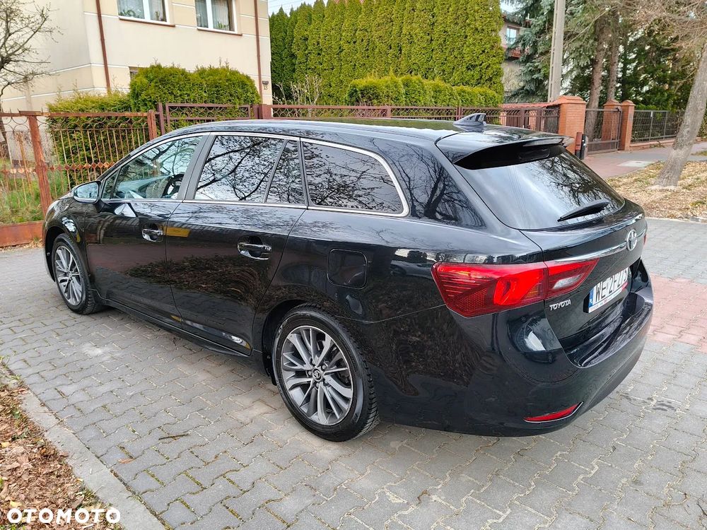 Toyota Avensis 1.8 Premium - 9