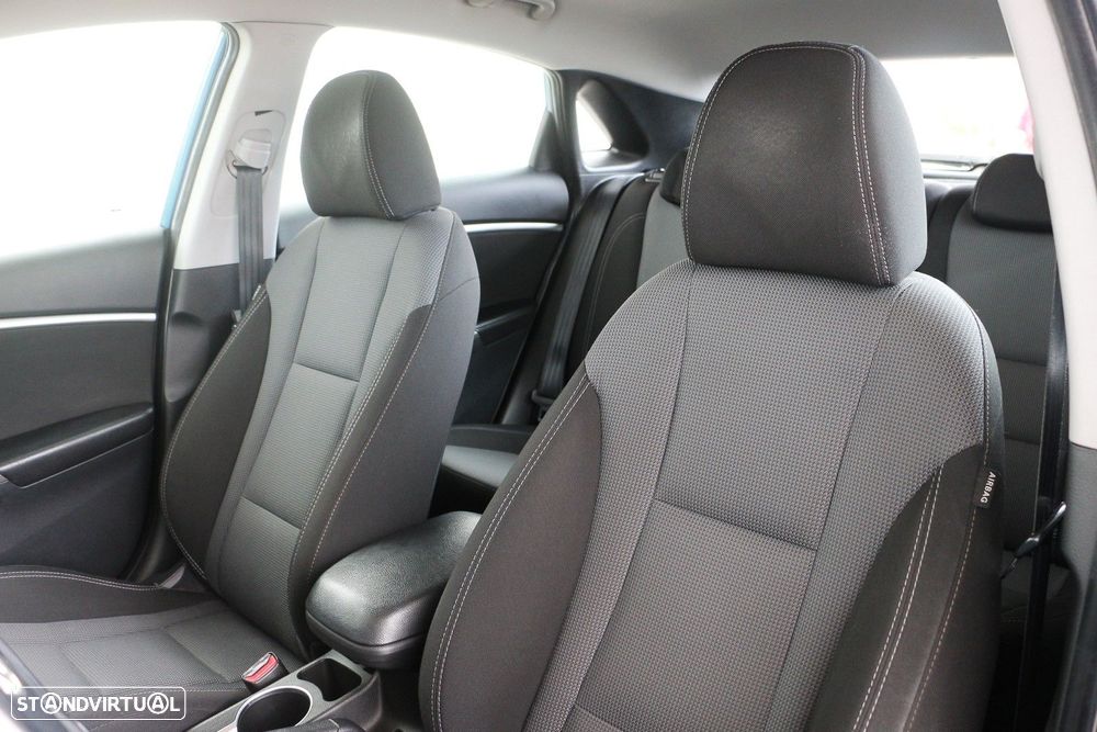 Hyundai i30 1.6 CRDI Blue Comfort - 26