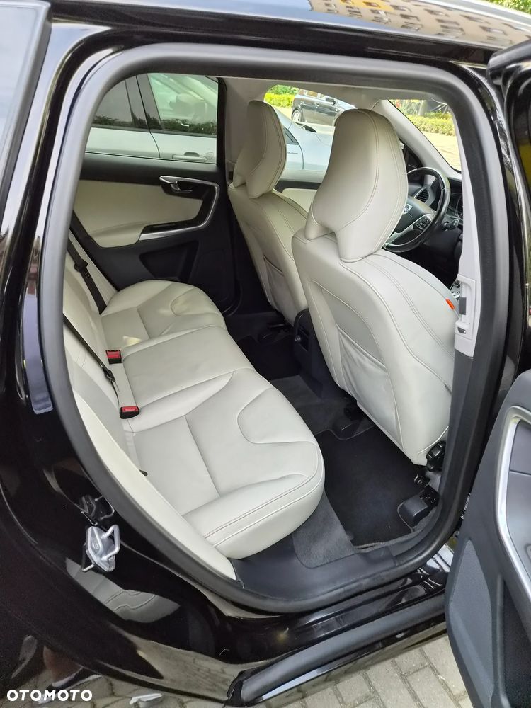 Volvo XC 60 D3 Drive-E Ocean Race - 13