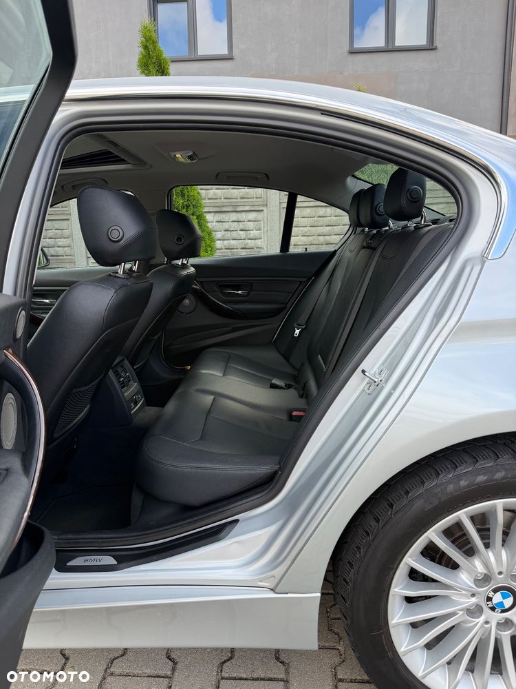 BMW Seria 3 320d Blue Performance Luxury Line - 27