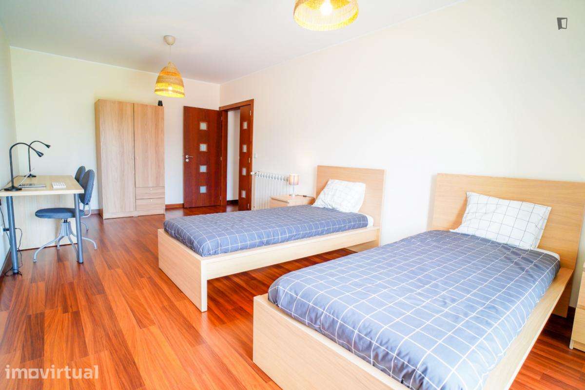Quarto - localizado em Paranhos Porto - Grande imagem: 3/10