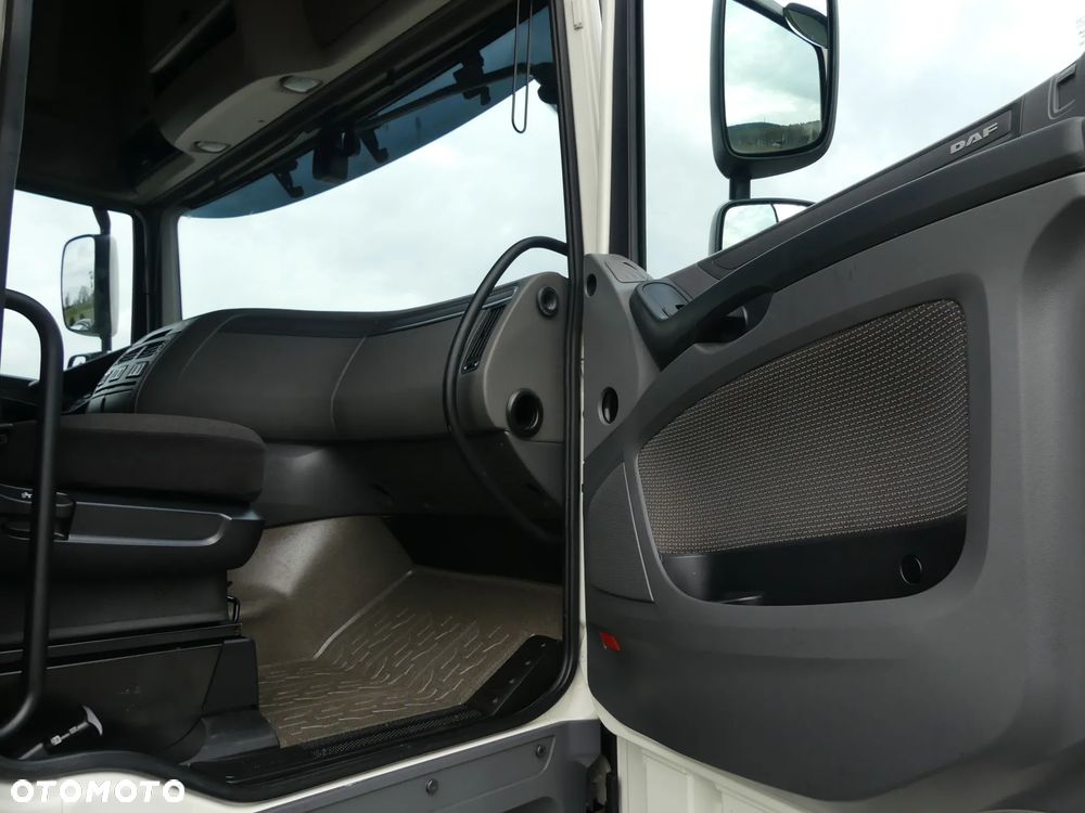 DAF XF 106.460  /  AUTOMAT / SUPER SPACE CAB / - 23