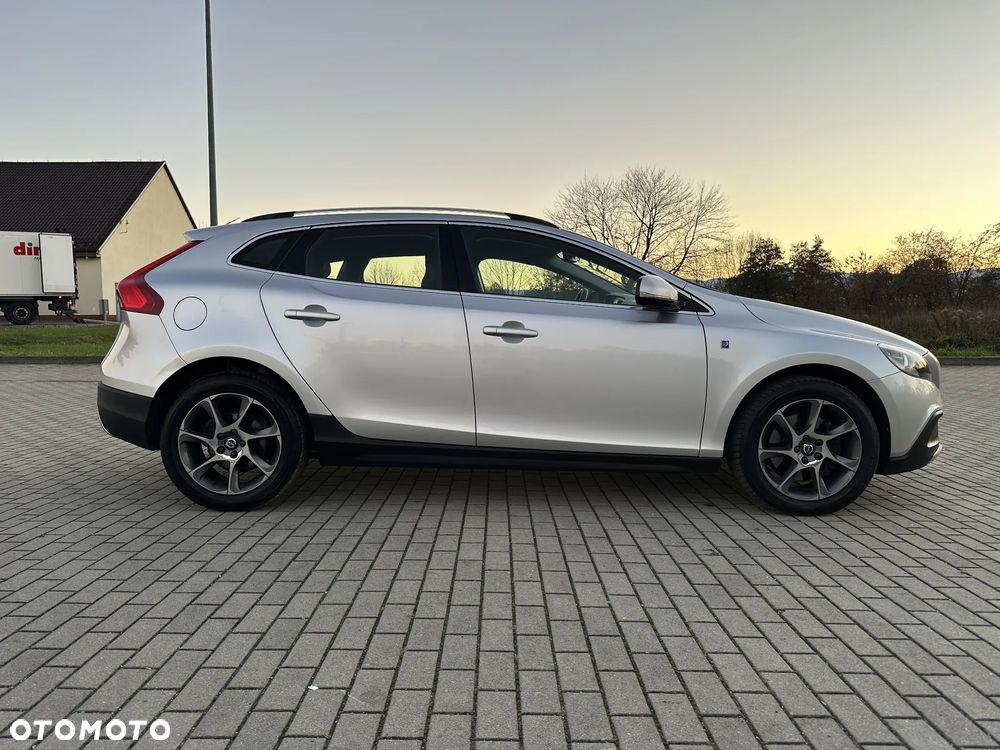 Volvo V40 Cross Country D2 Drive-E Ocean Race - 8