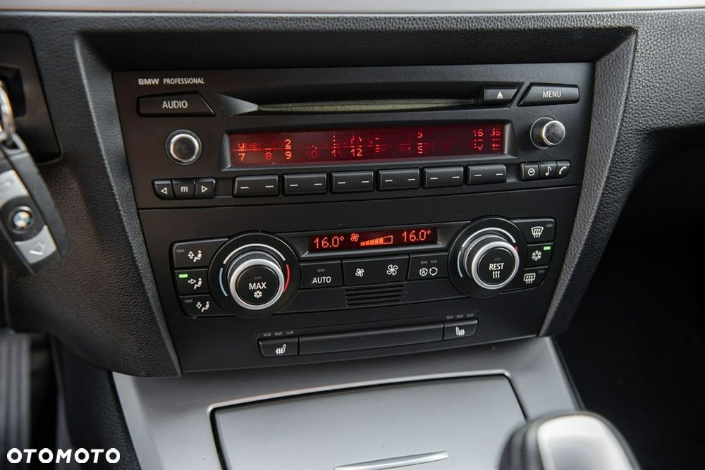 BMW Seria 3 318i Edition Exclusive - 21