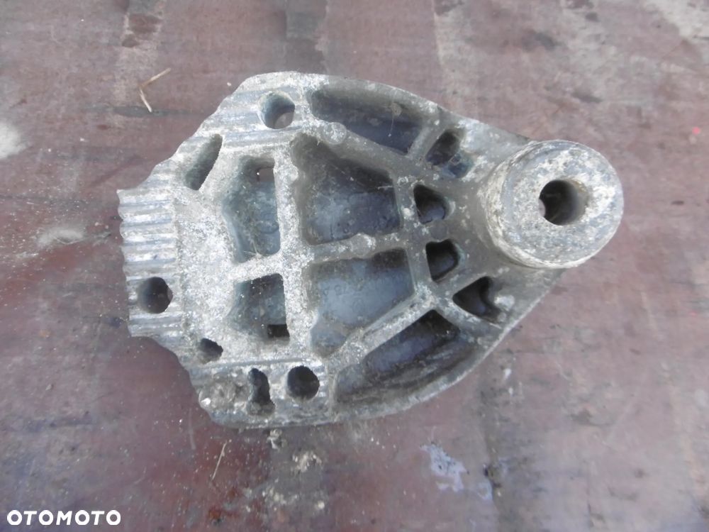 ŁAPA SILNIKA MASTER MOVANO 2.5 2.2 DCI - 2