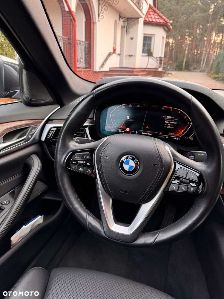 BMW Seria 5 520d xDrive - 14