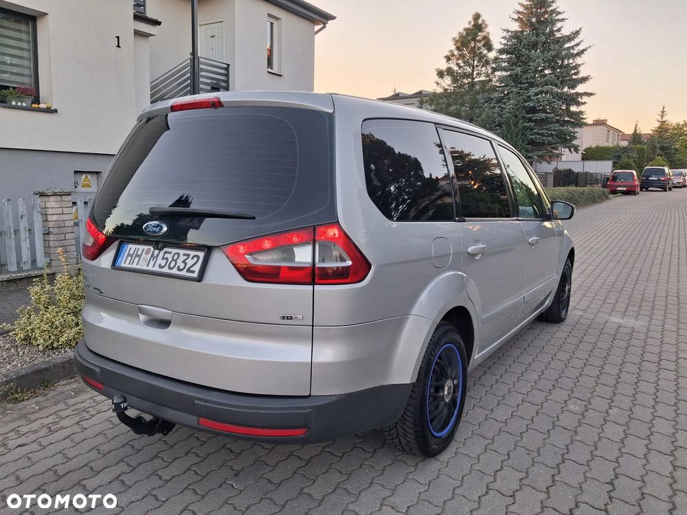 Ford Galaxy - 12