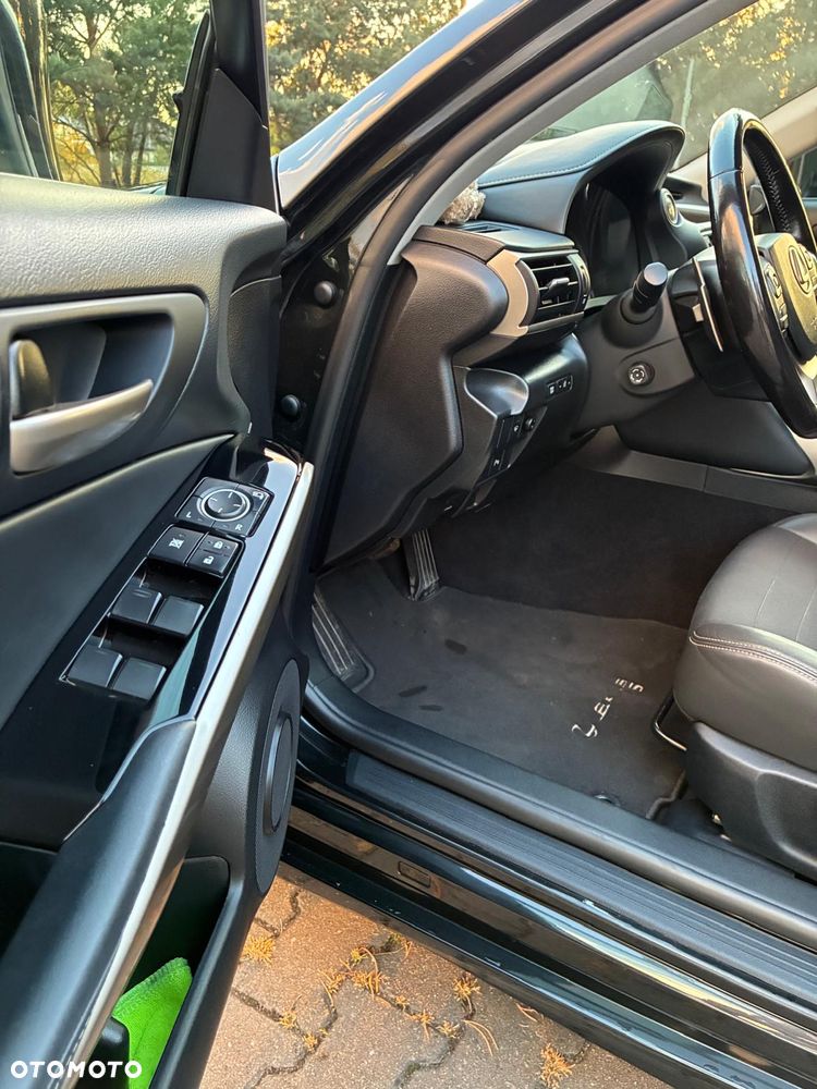 Lexus IS 200t Elegance - 24