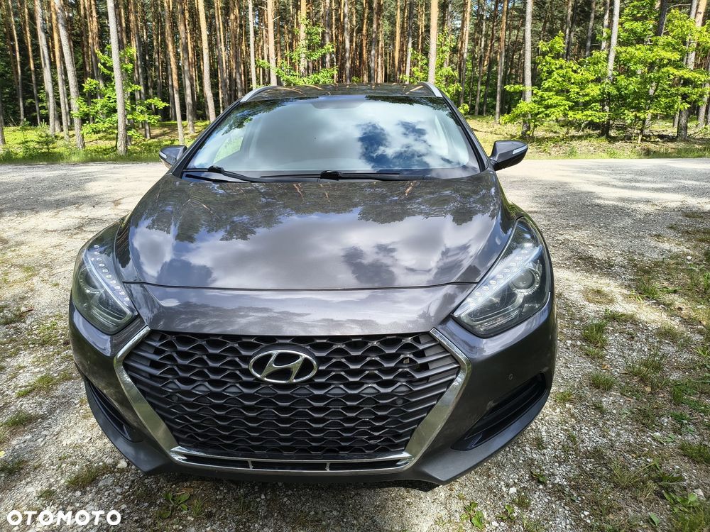 Hyundai i40 1.6 CRDi Comfort DCT - 1