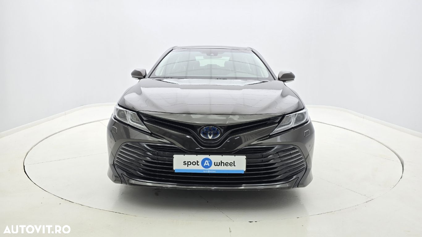 Toyota Camry - 4