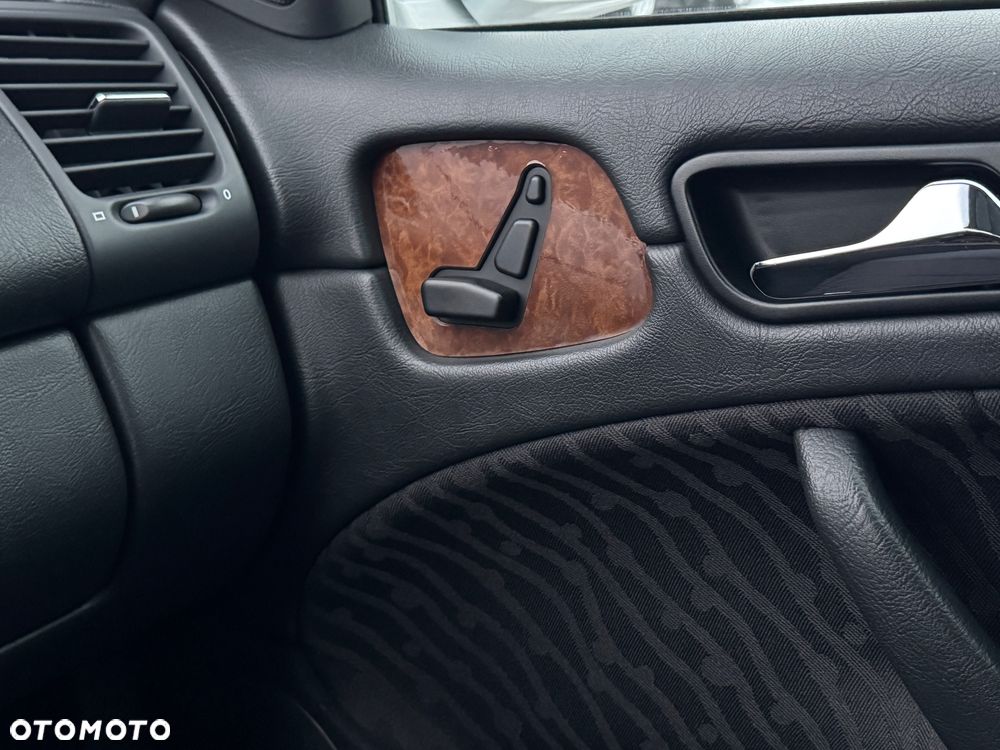 Mercedes-Benz CLK - 26