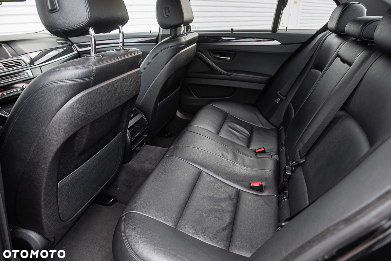BMW Seria 5 520d xDrive - 29