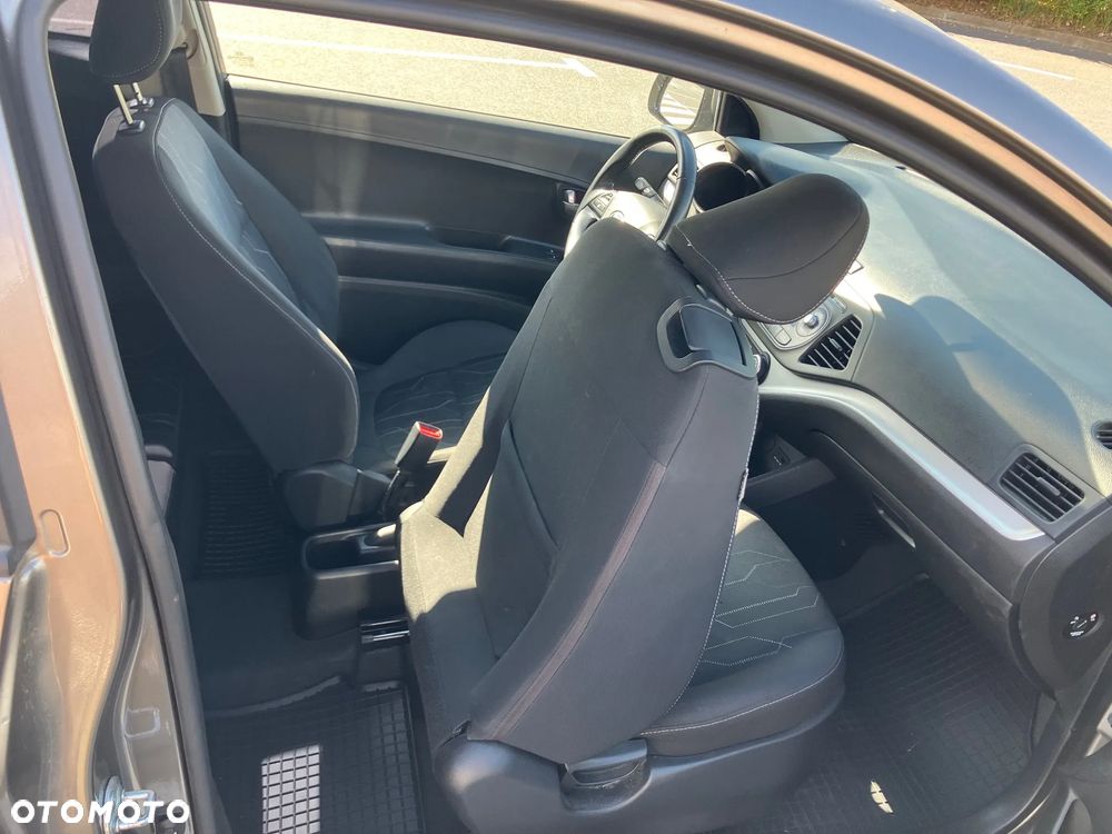 Kia Picanto 1.2 Fifa World Cup Edition - 11