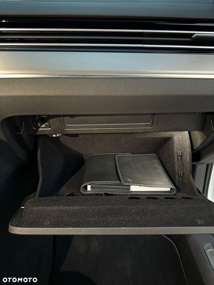 Volkswagen Passat Variant 2.0 TDI SCR DSG Elegance - 28