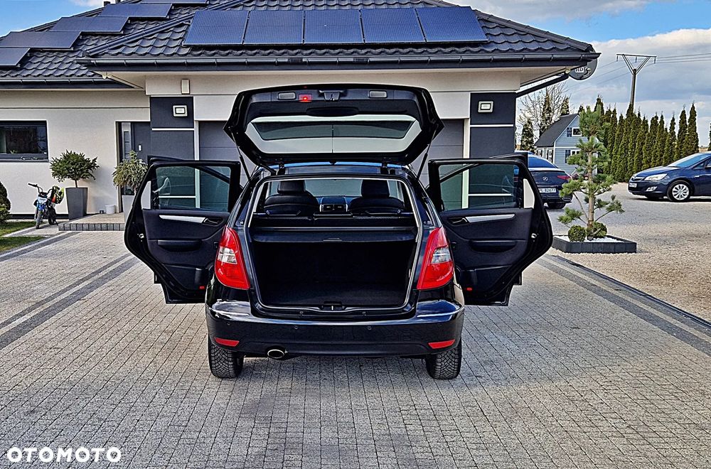 Mercedes-Benz Klasa A 150 Avantgarde Edition 10 - 12