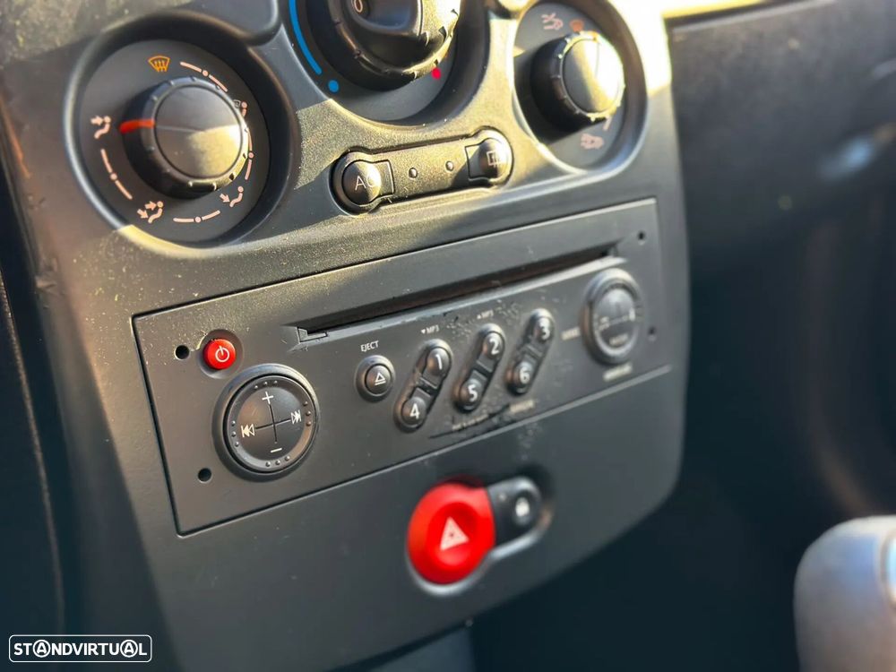 Renault Clio 1.2 16V Confort - 17