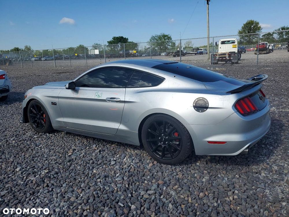 Ford Mustang 5.0 V8 GT - 2