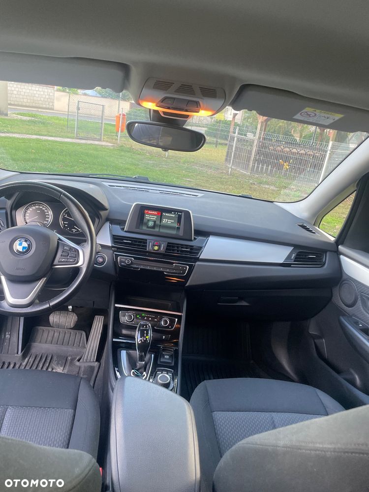 BMW Seria 2 218d - 7
