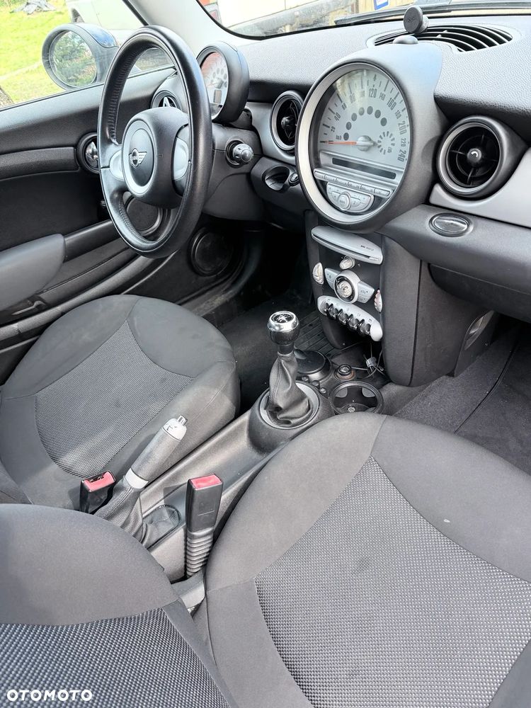 MINI Cooper Standard - 16