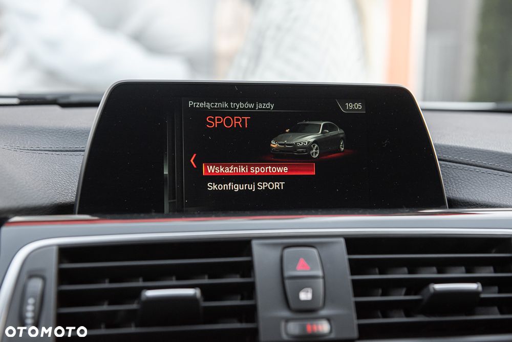 BMW Seria 3 320d xDrive Sport Line Shadow - 23