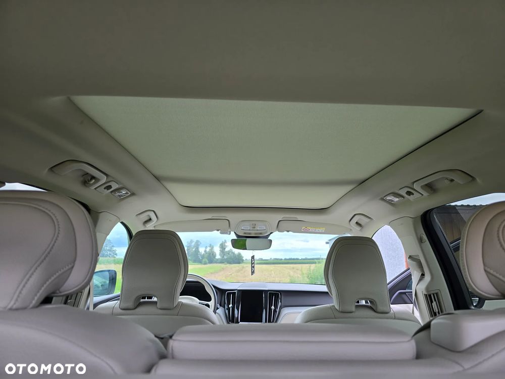 Volvo XC 60 B4 D AWD Plus Dark - 28