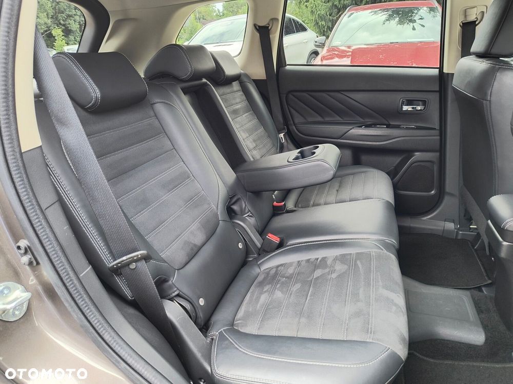 Mitsubishi Outlander - 13