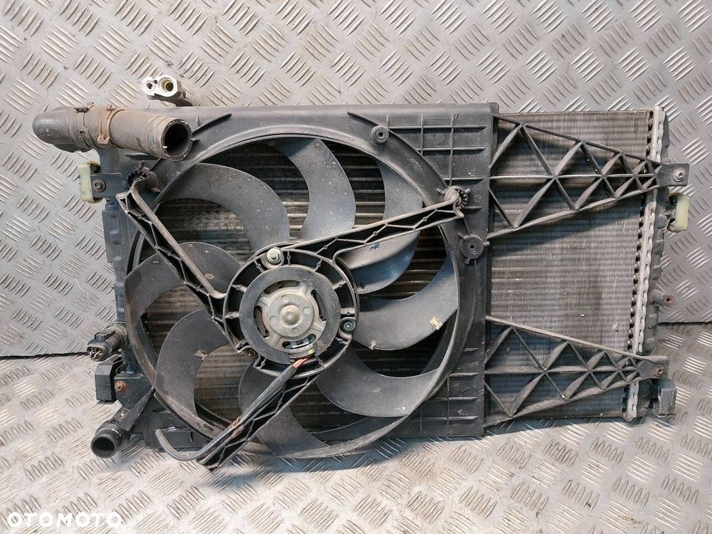 CHŁODNICA WODY KLIMATYZACJI WENTYLATOR VW POLO IV LIFT 1.2 6V 6Q0820411K - 1