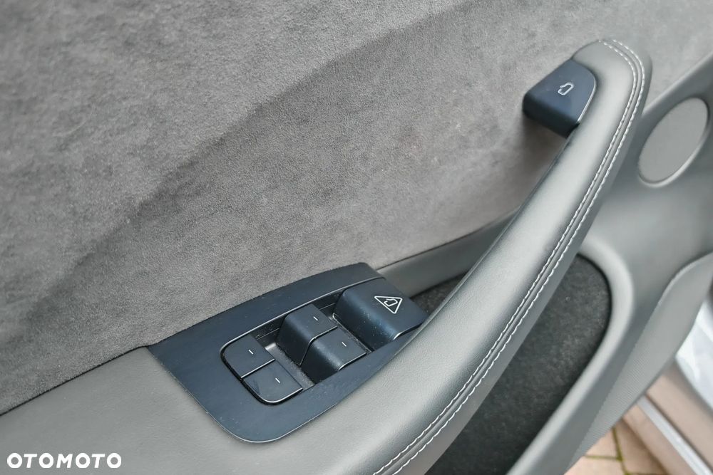 Tesla Model 3 Performance AWD - 16