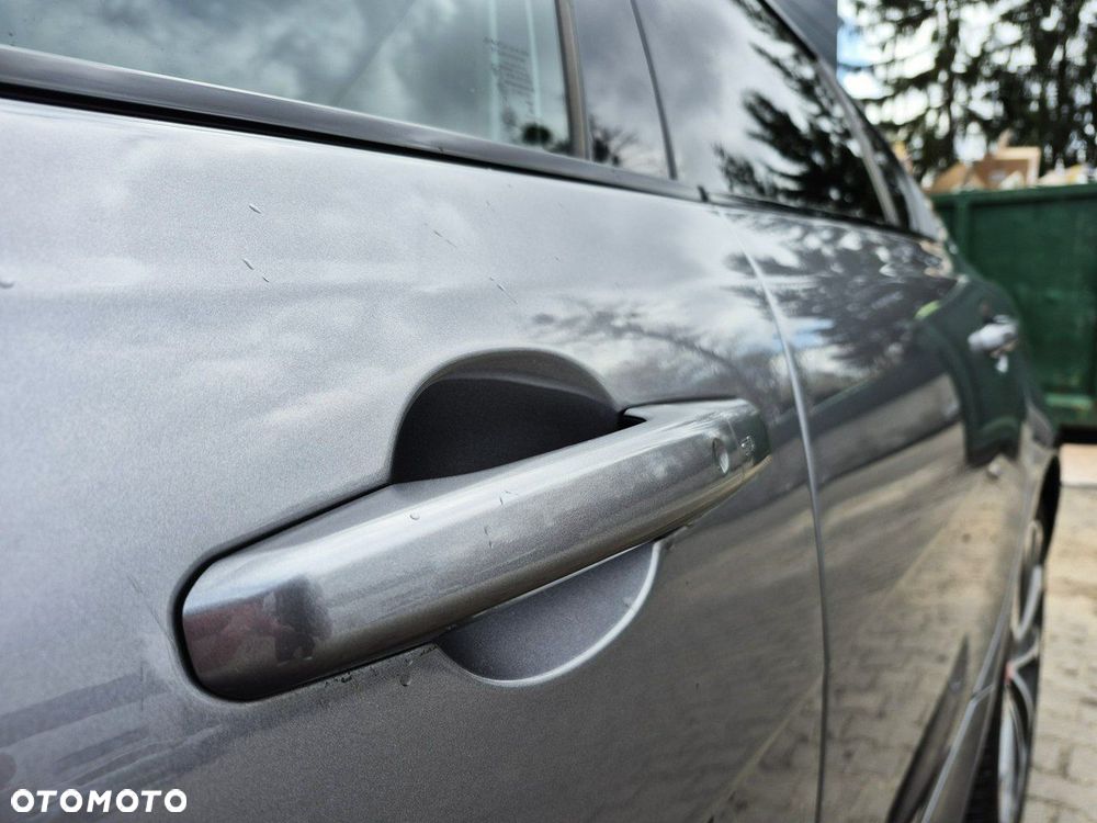 Jaguar XE - 16