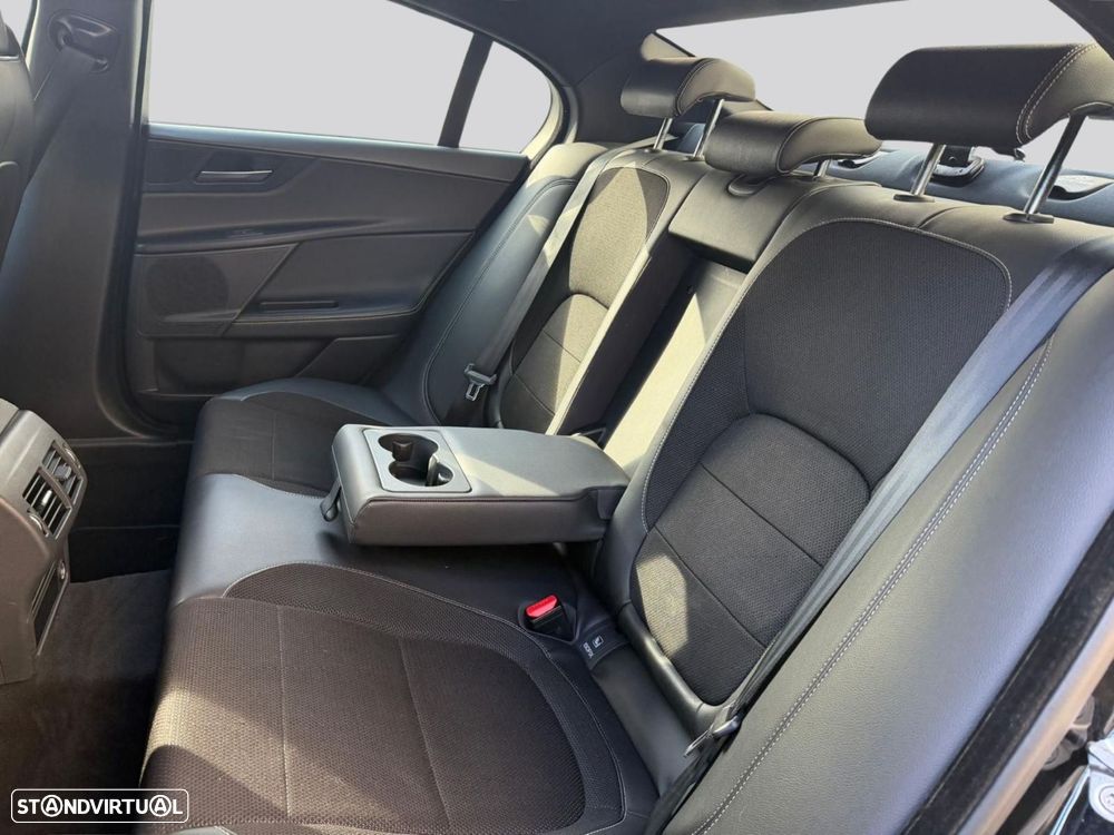Jaguar XE - 43