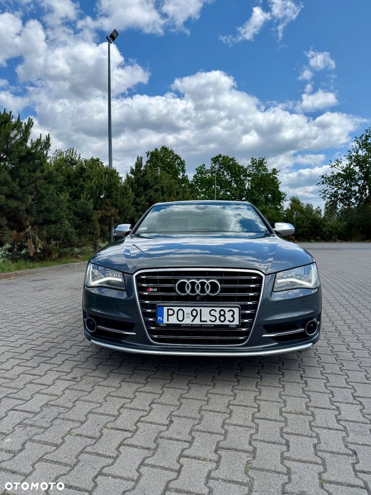 Audi S8 - 1