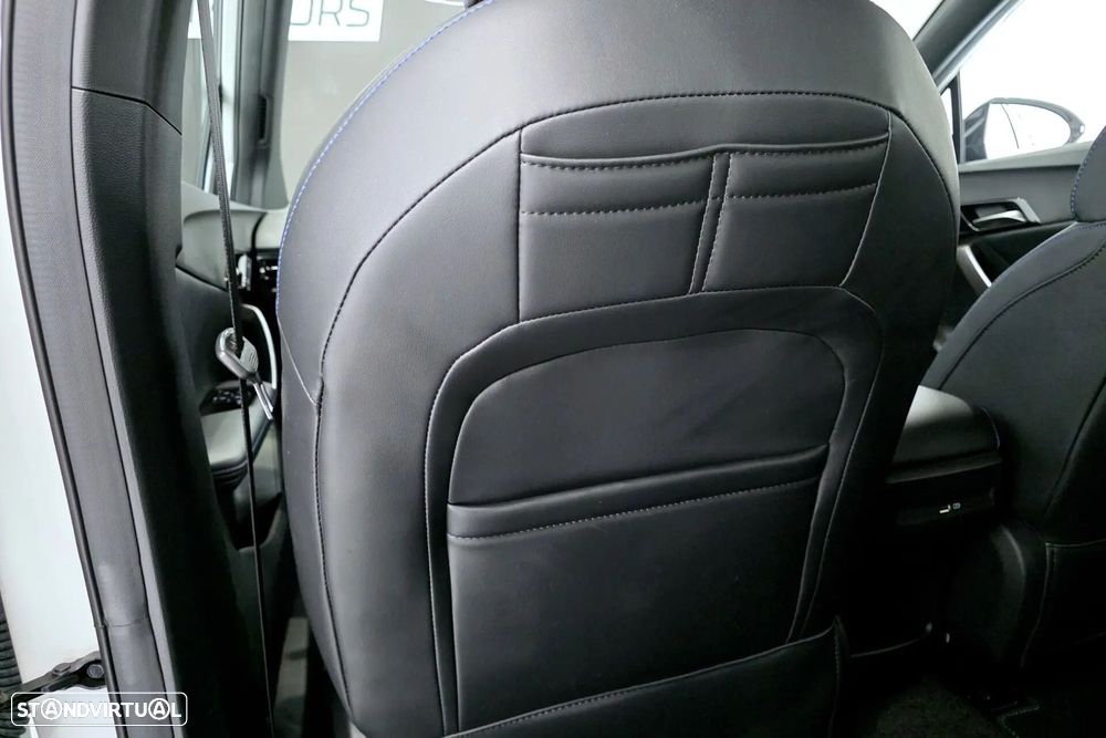 MG MG4 64 kWh Luxury - 11