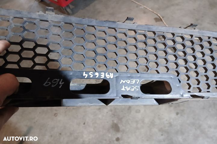 Grila bara fata centru 1P0853667 1P0853667 Seat Leon 2 1P [2005 - 200 - 3