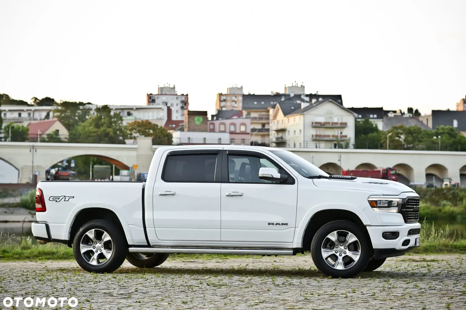 RAM 1500 Crew Cab Laramie - 4