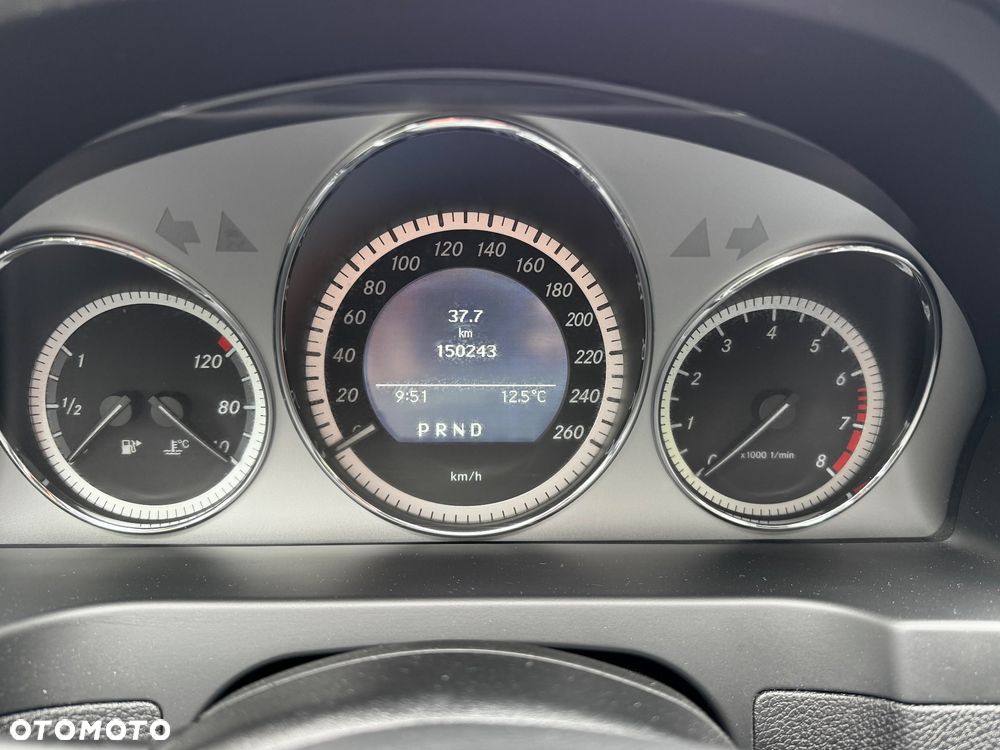 Mercedes-Benz Klasa C 180 CGI Automatik BlueEFFICIENCY Avantgarde - 17