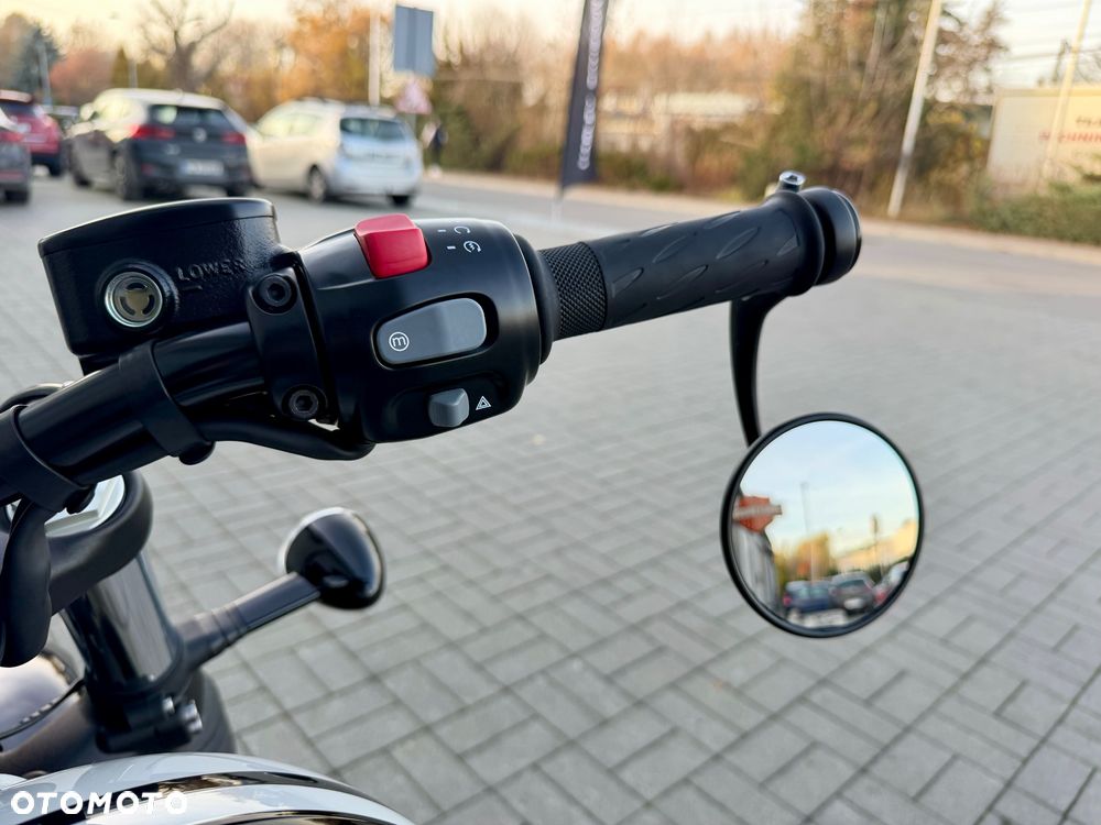 Triumph Bonneville Bobber - 11