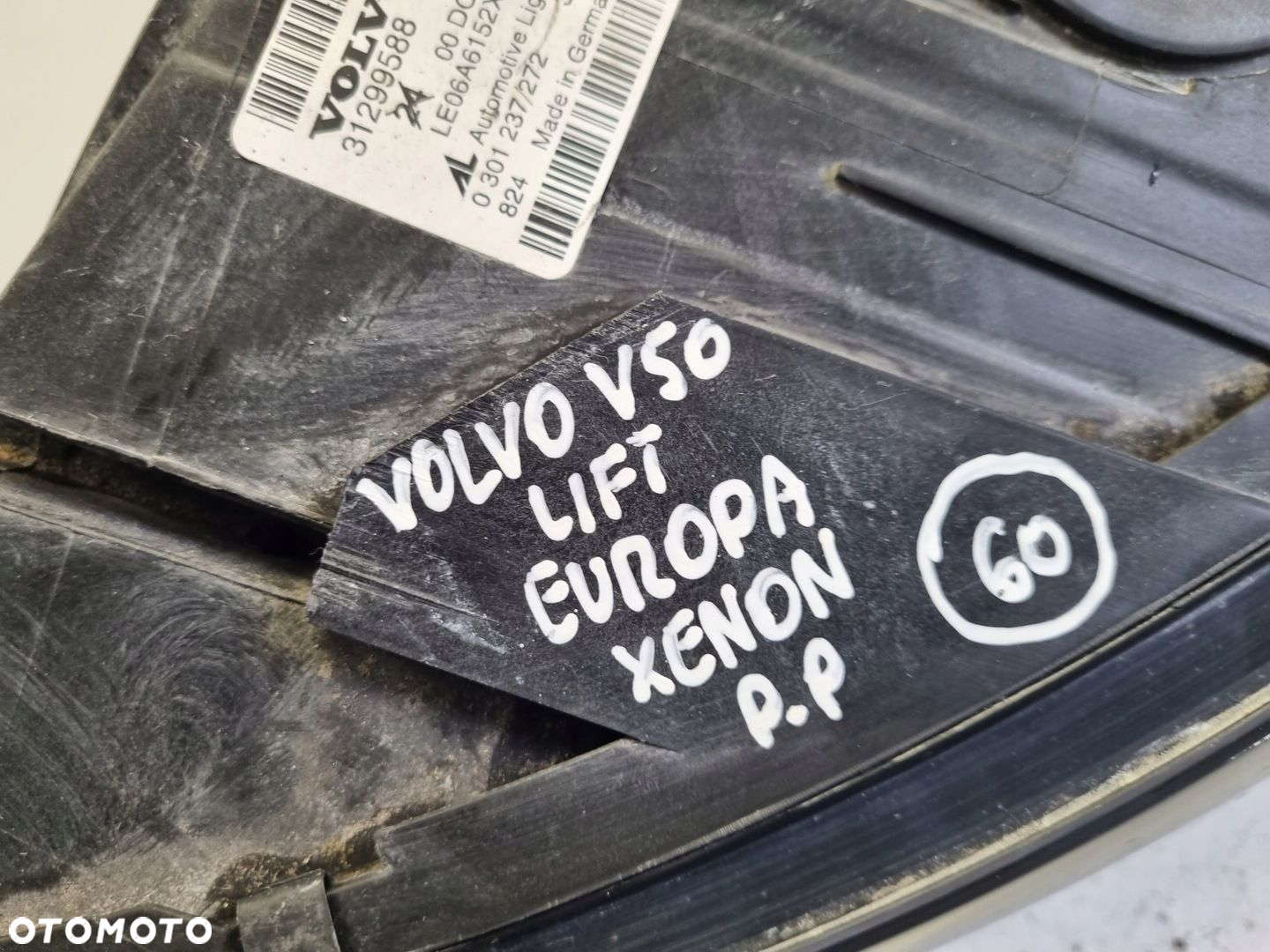 Volvo S40 II V50 LIFT PRZEDNIA LAMPA PRAWA prawy przód EUROPA 31299588 - 2