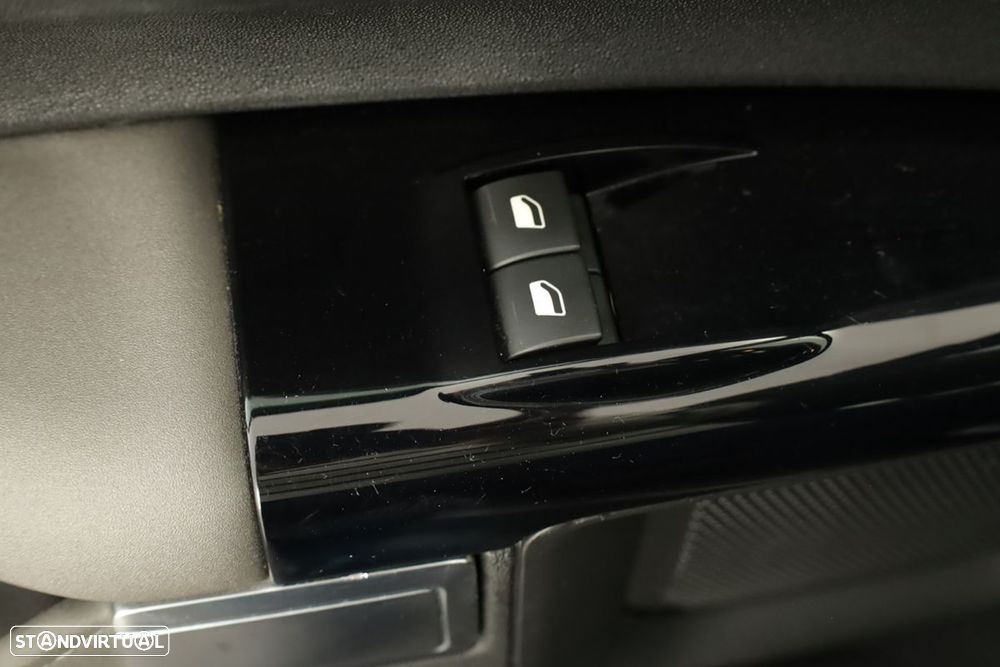 Citroën C4 Cactus 1.2 PureTech Shine EAT6 - 19