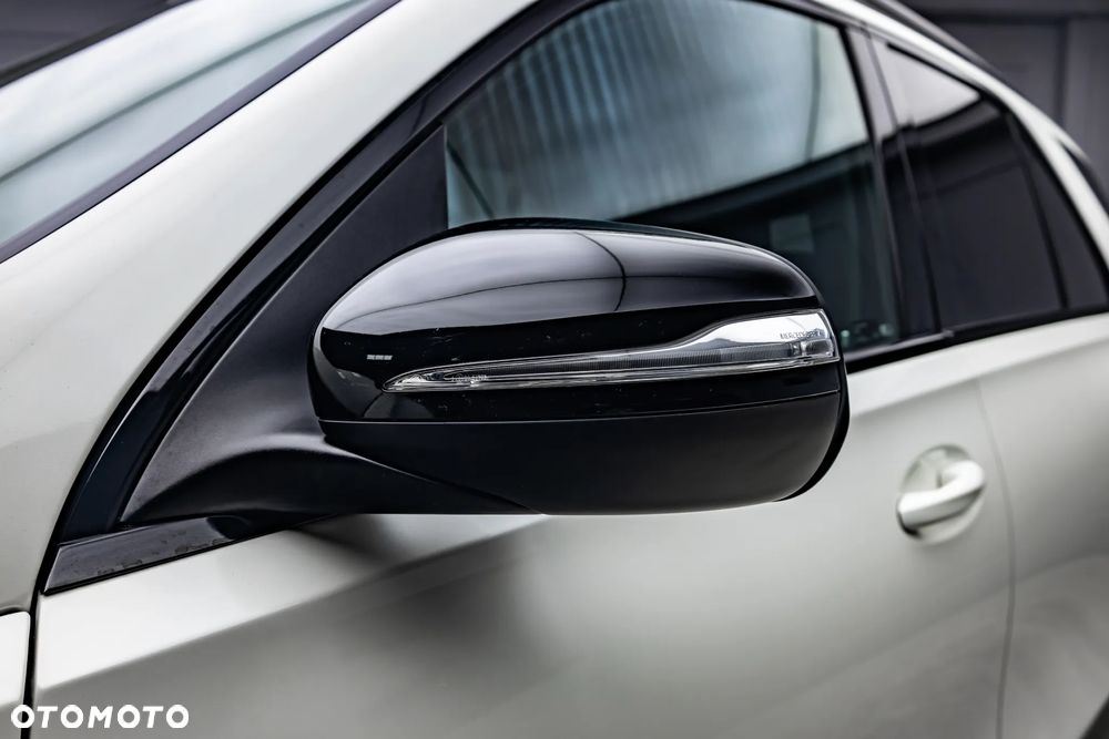 Mercedes-Benz GLE 300 d 4Matic 9G-TRONIC AMG Line - 31