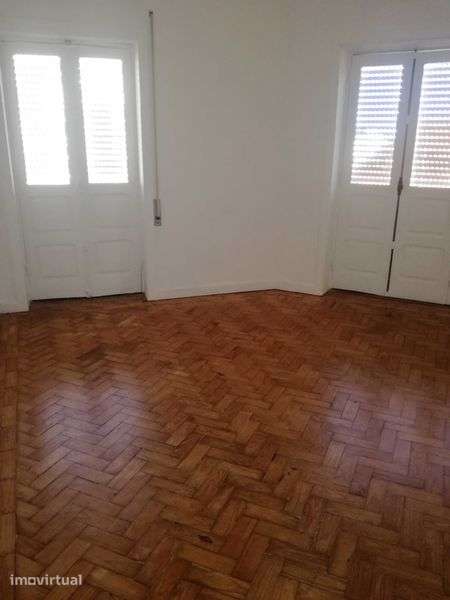 VENDE T3 e T2 NA CIDADE DO PORTO (Junto à Praça Velasquez) - Grande imagem: 4/9