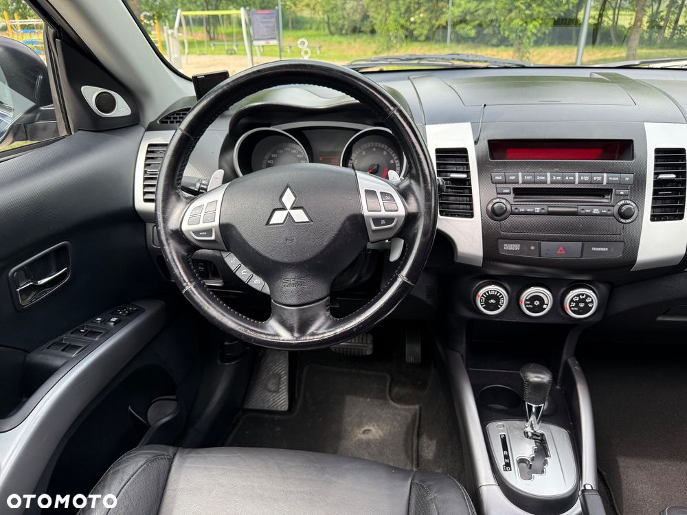 Mitsubishi Outlander 2.4 4WD CVT Intense - 31
